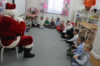 Wizyta Świętego Mikołaja w grupie 5