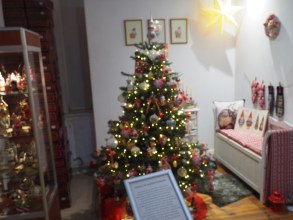 WYCIECZKA DO MUZEUM BOMBKI CHOINKOWEJ W NOWEJ DĘBIE