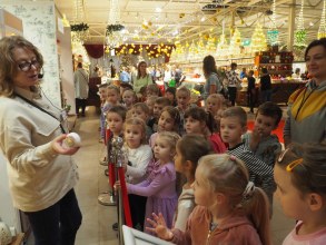 WYCIECZKA DO MUZEUM BOMBKI CHOINKOWEJ W NOWEJ DĘBIE