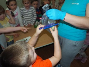EKSPERYMENTY Z WODĄ W ZERÓWCE