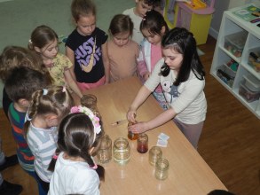 EKSPERYMENTY Z WODĄ W ZERÓWCE