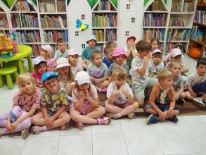 WYJSCIE DO BIBLIOTEKI I SPOTKANIE ZE STRAŻĄ MIEJSKĄ
