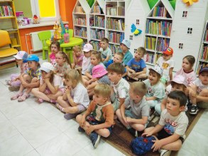 WYJSCIE DO BIBLIOTEKI I SPOTKANIE ZE STRAŻĄ MIEJSKĄ