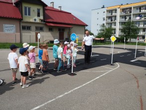 WYJSCIE DO BIBLIOTEKI I SPOTKANIE ZE STRAŻĄ MIEJSKĄ