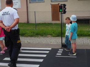 WYJSCIE DO BIBLIOTEKI I SPOTKANIE ZE STRAŻĄ MIEJSKĄ