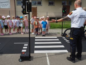 WYJSCIE DO BIBLIOTEKI I SPOTKANIE ZE STRAŻĄ MIEJSKĄ